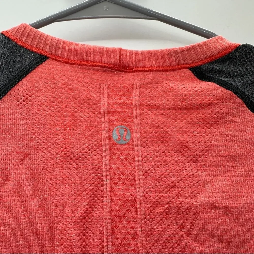 Lululemon Run: Swiftly Tech Short Sleeve in Love Red / Deep Coal Size‎ 6